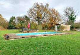 House with pool for sale in the Montmorillon region 86