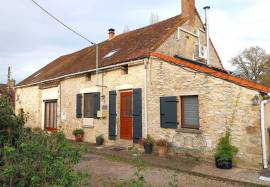 House with pool for sale in the Montmorillon region 86
