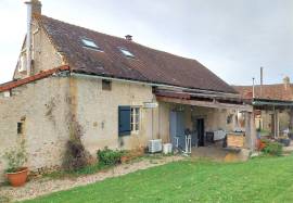 House with pool for sale in the Montmorillon region 86