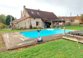 House with pool for sale in the Montmorillon region 86