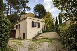 Detached Villa With Large Rooms