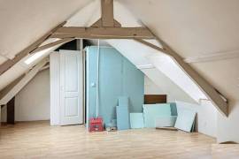 Fully Renovated Barn with Character