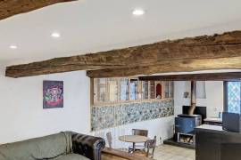 Fully Renovated Barn with Character