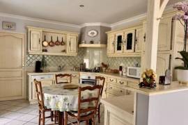 Detached Villa with Mature Garden and Open View
