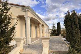 Detached Villa with Mature Garden and Open View