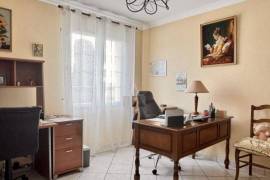 Detached Villa with Mature Garden and Open View
