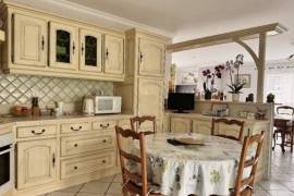 Detached Villa with Mature Garden and Open View