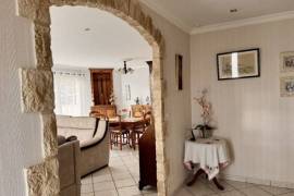 Detached Villa with Mature Garden and Open View