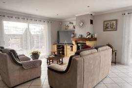 Detached Villa with Mature Garden and Open View