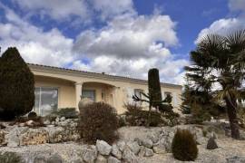 Detached Villa with Mature Garden and Open View