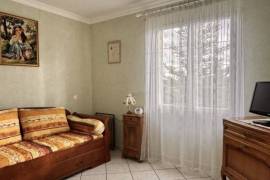 Detached Villa with Mature Garden and Open View