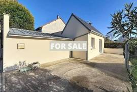 Ideal Holiday Home Cottage with Garage and Garden