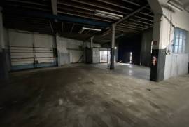 Huge Villa with Garage, Ideal Commercial Location