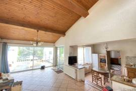 Huge Villa with Garage, Ideal Commercial Location