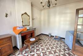 Huge Villa with Garage, Ideal Commercial Location