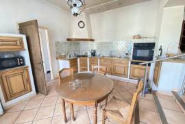 Huge Villa with Garage, Ideal Commercial Location