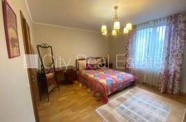 Detached house for rent in Jurmala, 315.00m2