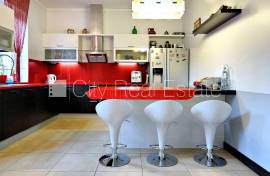 Detached house for rent in Jurmala, 344.00m2