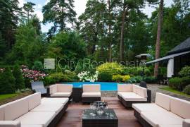 Detached house for rent in Riga, 350.00m2