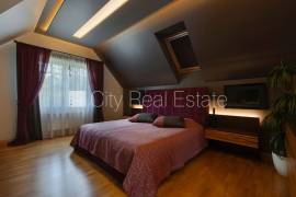 Detached house for rent in Riga, 350.00m2