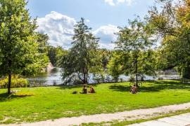 Paul-Lincke-Ufer: Ready to move 2-Room Apartment with Balcony in the best area of Kreuzberg