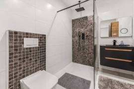 Paul-Lincke-Ufer: Ready to move 2-Room Apartment with Balcony in the best area of Kreuzberg