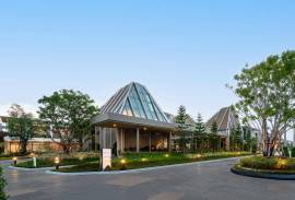 Luxurious Living 3-5 Bed 3-4 Bath in BangNa Luxurious Living 3-5 Bed 3-4 Bath in BangNa