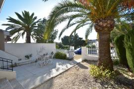 FABULOUS BUNGALOW WITH SPACIOUS GARDEN FABULOUS BUNGALOW WITH SPACIOUS GARDEN