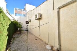 FABULOUS BUNGALOW WITH SPACIOUS GARDEN FABULOUS BUNGALOW WITH SPACIOUS GARDEN