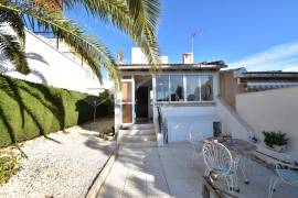 FABULOUS BUNGALOW WITH SPACIOUS GARDEN FABULOUS BUNGALOW WITH SPACIOUS GARDEN