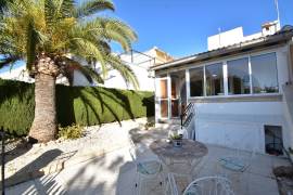 FABULOUS BUNGALOW WITH SPACIOUS GARDEN FABULOUS BUNGALOW WITH SPACIOUS GARDEN