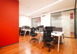 Office with garage for 12 cars on Avenida da República in Vila Nova de Gaia, Porto