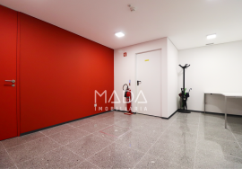 Office with garage for 12 cars on Avenida da República in Vila Nova de Gaia, Porto