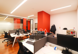 Office with garage for 12 cars on Avenida da República in Vila Nova de Gaia, Porto