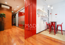 Office with garage for 12 cars on Avenida da República in Vila Nova de Gaia, Porto