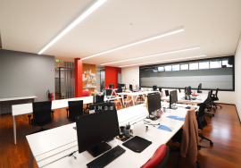 Office with garage for 12 cars on Avenida da República in Vila Nova de Gaia, Porto