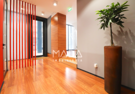 Office with garage for 12 cars on Avenida da República in Vila Nova de Gaia, Porto