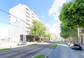 Office with garage for 12 cars on Avenida da República in Vila Nova de Gaia, Porto