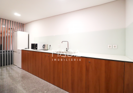 Office with garage for 12 cars on Avenida da República in Vila Nova de Gaia, Porto