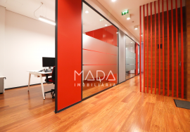Office with garage for 12 cars on Avenida da República in Vila Nova de Gaia, Porto