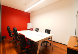 Office with garage for 12 cars on Avenida da República in Vila Nova de Gaia, Porto
