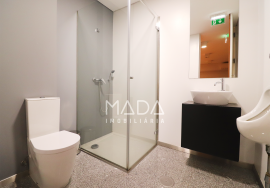 Office with garage for 12 cars on Avenida da República in Vila Nova de Gaia, Porto