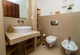 3 bedroom apartment available for extended stays up to 4 months !