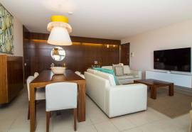 3 bedroom apartment available for extended stays up to 4 months !