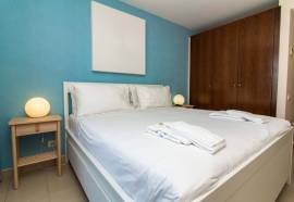 3 bedroom apartment available for extended stays up to 4 months !