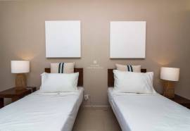 3 bedroom apartment available for extended stays up to 4 months !