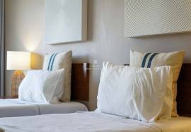 3 bedroom apartment available for extended stays up to 4 months !