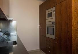 3 bedroom apartment available for extended stays up to 4 months !