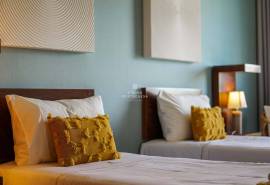 3 bedroom apartment available for extended stays up to 4 months !