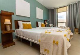 3 bedroom apartment available for extended stays up to 4 months !